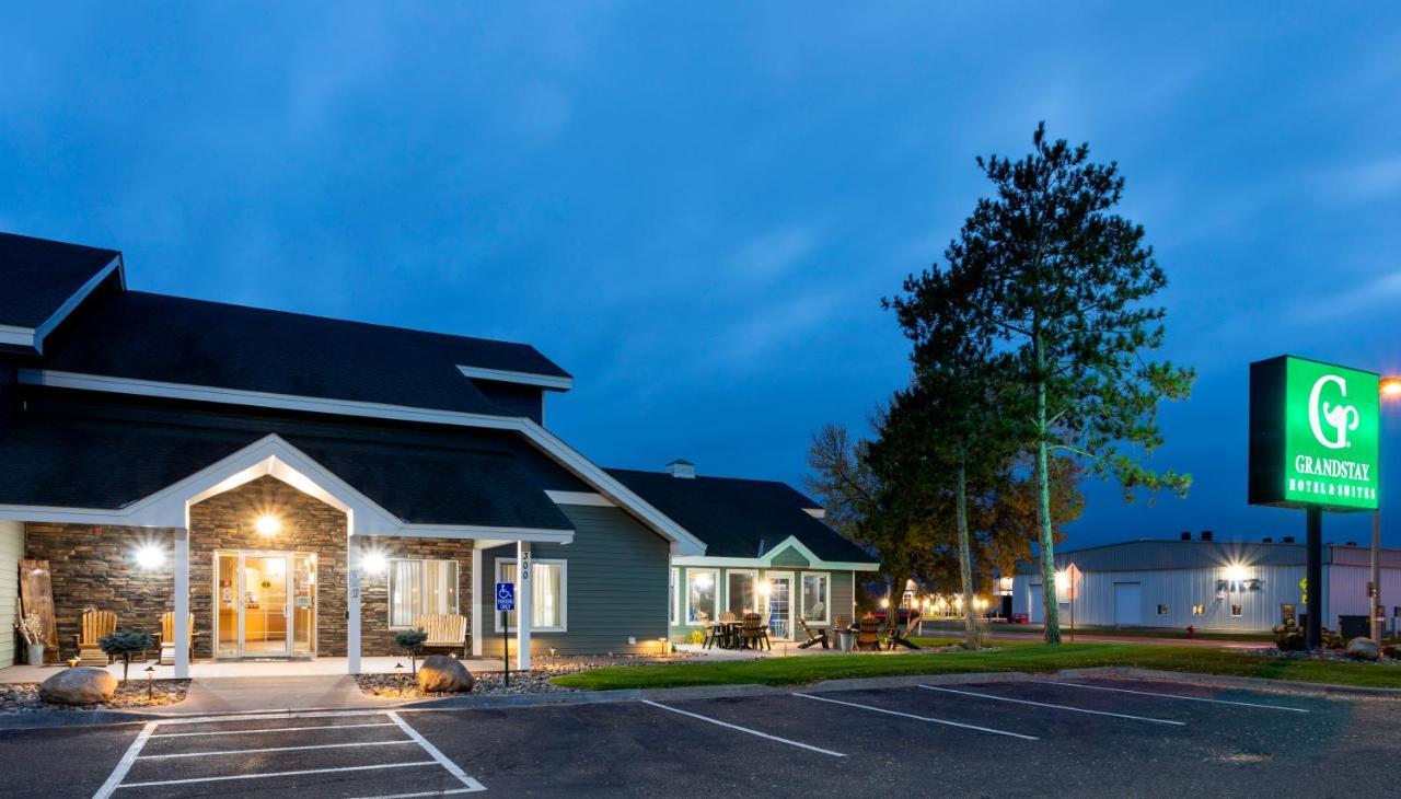 Grandstay Hotel & Suites Cambridge Bagian luar foto