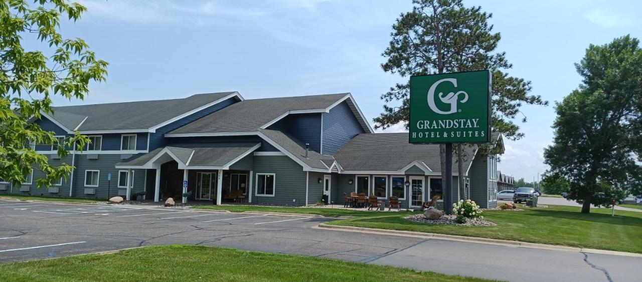 Grandstay Hotel & Suites Cambridge Bagian luar foto