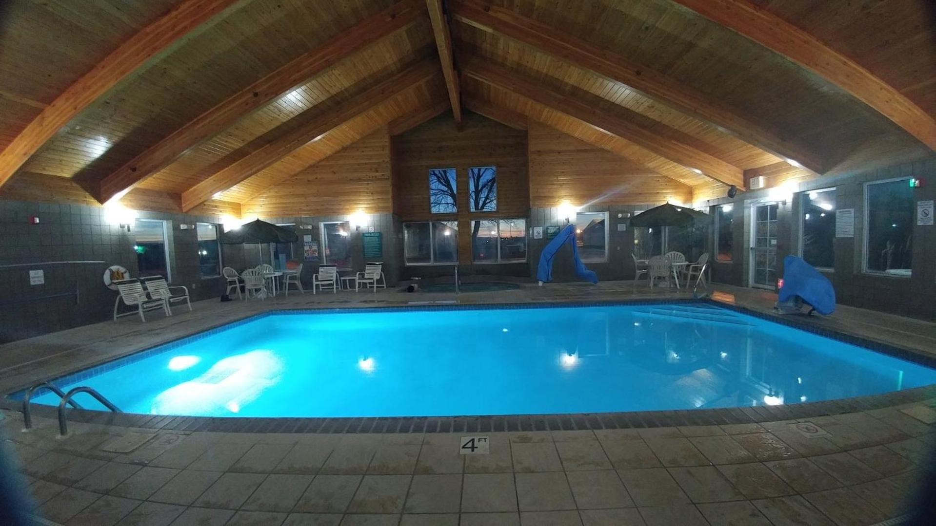Grandstay Hotel & Suites Cambridge Bagian luar foto