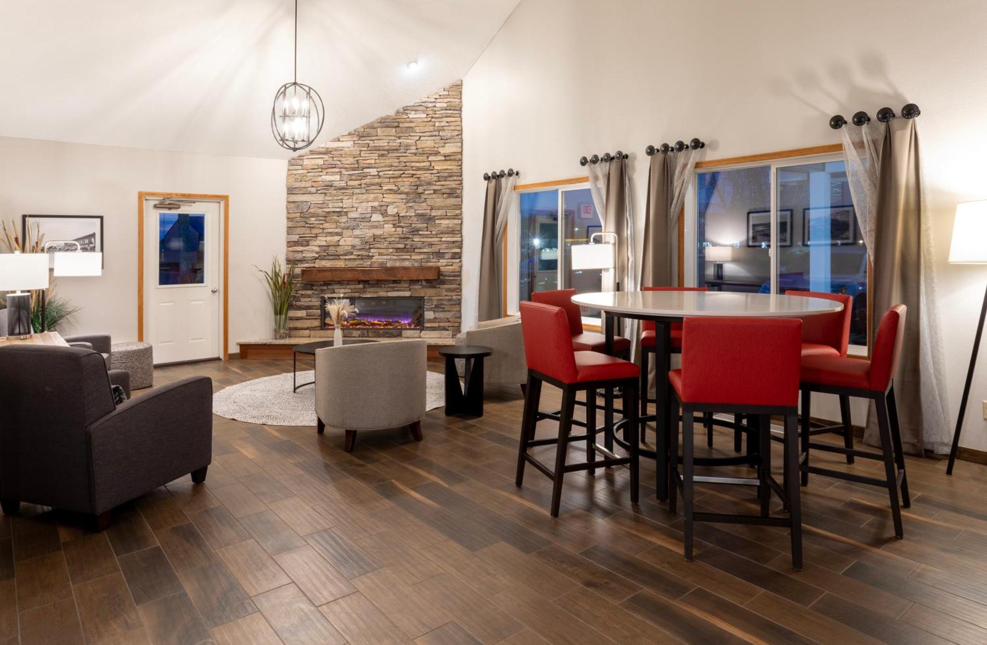 Grandstay Hotel & Suites Cambridge Bagian luar foto