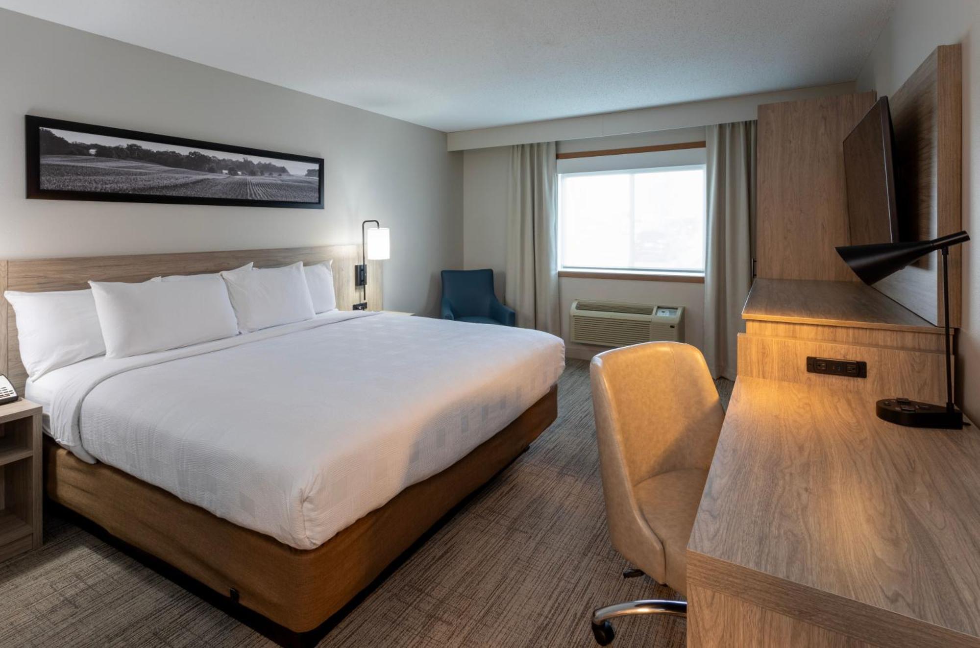 Grandstay Hotel & Suites Cambridge Bagian luar foto