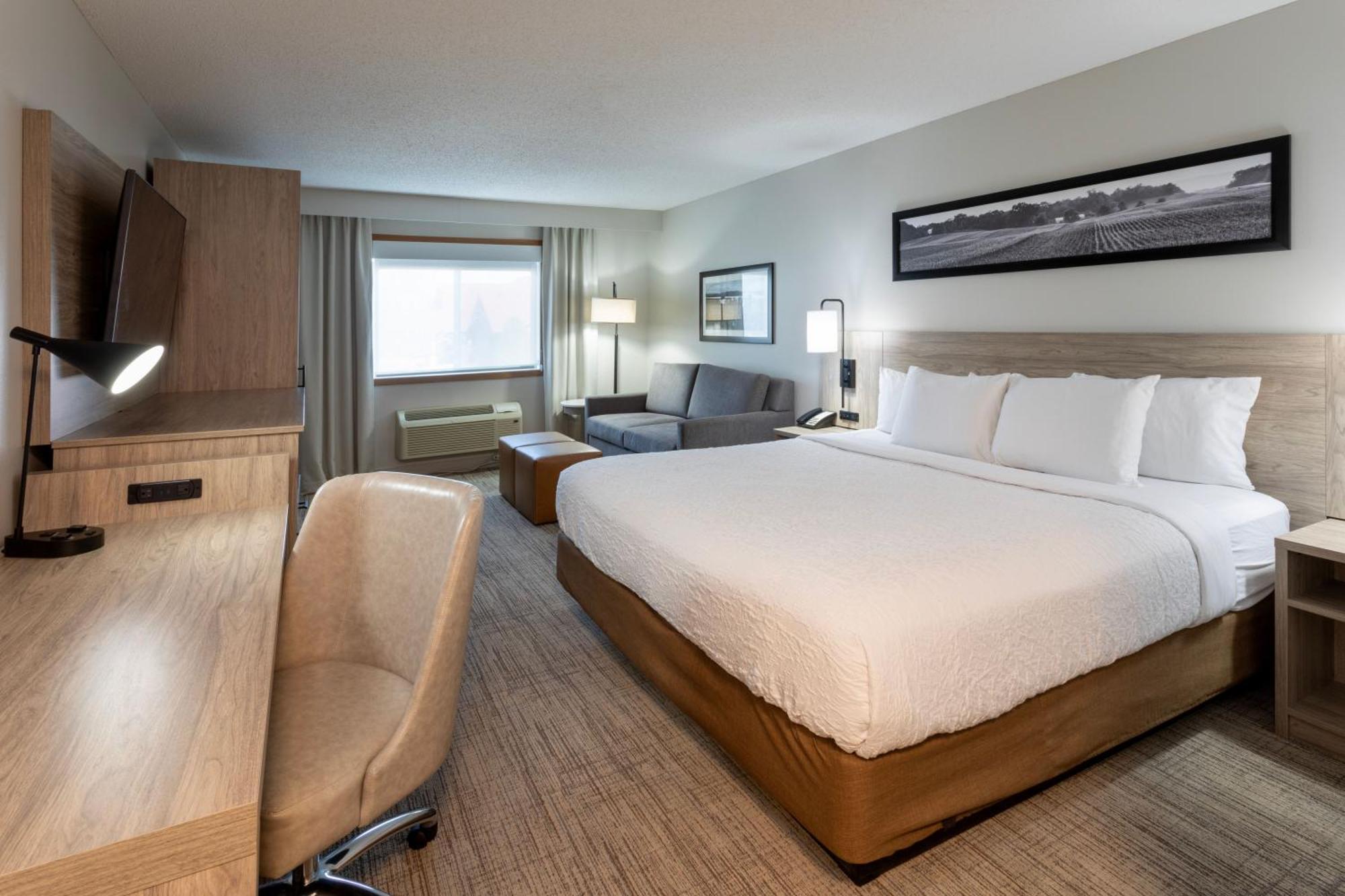 Grandstay Hotel & Suites Cambridge Bagian luar foto