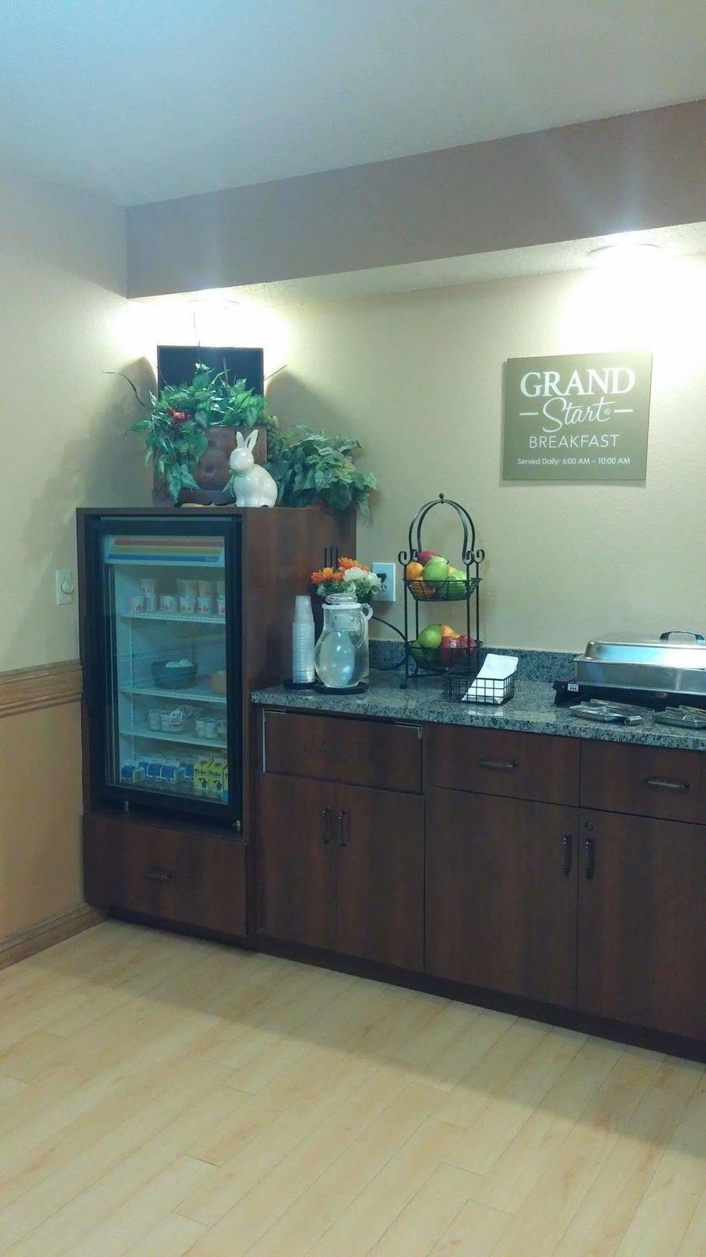 Grandstay Hotel & Suites Cambridge Bagian luar foto